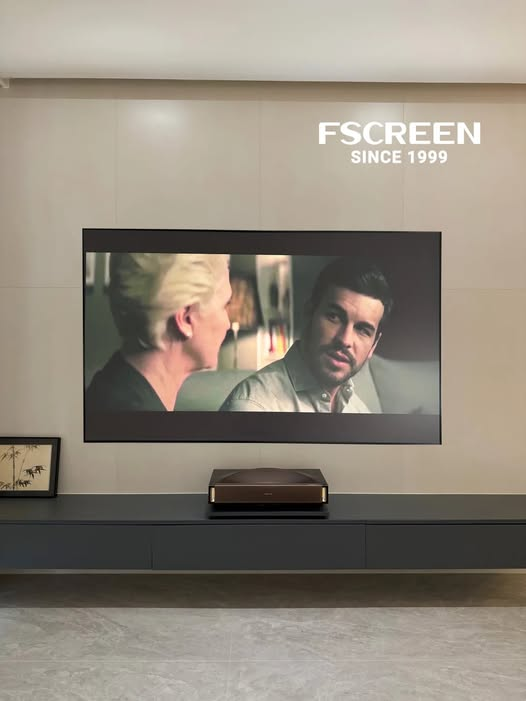 Goodbye TV, Hello Cinema : Fresnel Projection 화면이있는 레이저 프로젝터의 힘